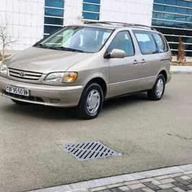 Toyota Sienna 2002