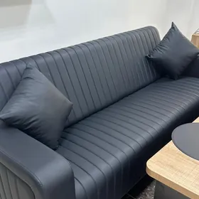 кожаный диван