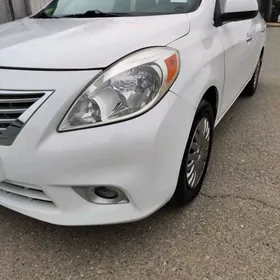 Nissan Versa 2012