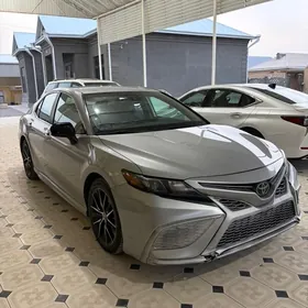 Toyota Camry 2021