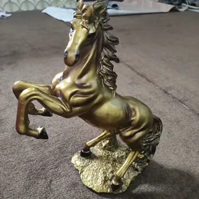 Статуэтка Конь