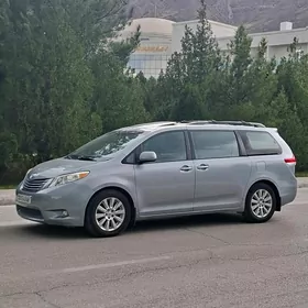 Toyota Sienna 2013