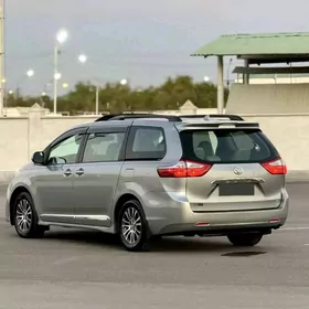 Toyota Sienna 2019