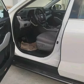 Toyota Highlander 2021