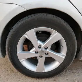 Королла ексклюзив.