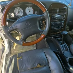 Nissan Pathfinder 2001