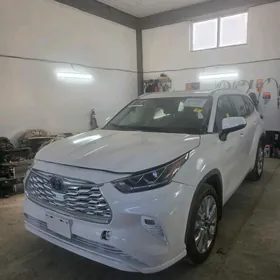 Toyota Highlander Hybrid 2021