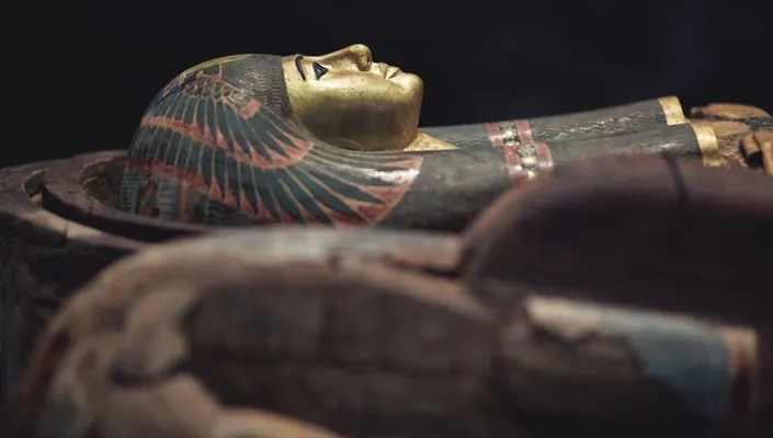 В египетской Саккаре нашли нетронутую позолоченную мумию возрастом 4300 лет