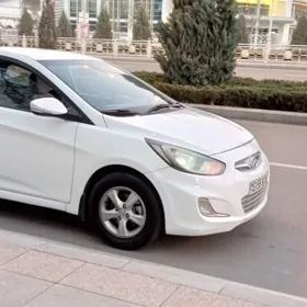 Hyundai Accent 2012