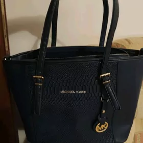 Mishael kors sumka
