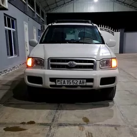 Nissan Pathfinder 2000