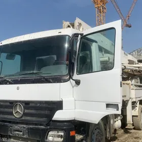 Mercedes-Benz ACTROS 3331 2005