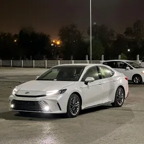 Toyota Camry Hybrid 2025