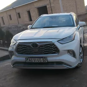 Toyota Highlander 2021