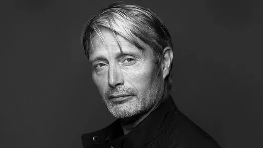 Mads Mikkelsen Skorsezeniň täze filminde Di Kaprio we Lourens bilen bilelikde surata düşer