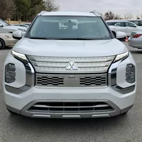 Mitsubishi Outlander 2023