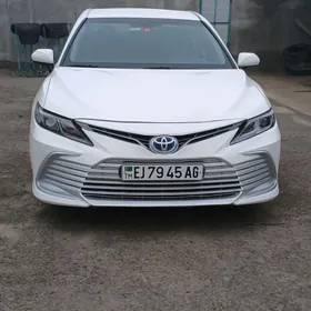 Toyota Camry Hybrid 2021