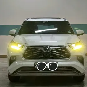 Toyota Highlander 2021