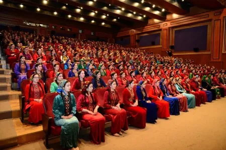 Женщинам и девушкам Туркменистана выплатят денежные подарки в размере 60 манатов