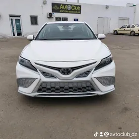 Toyota Camry 2021