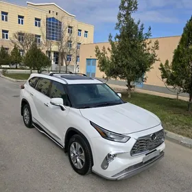 Toyota Highlander 2021