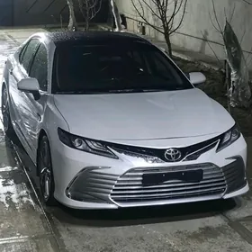 Toyota Camry 2021