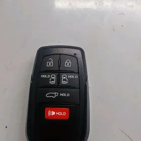 Pult toyota  sienna  2021 2025