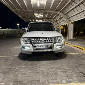 Mitsubishi Pajero 2015