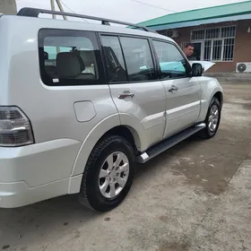 Mitsubishi Pajero 2020