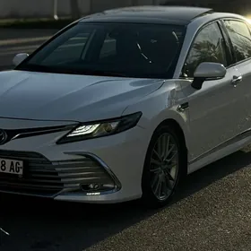 Toyota Camry 2021