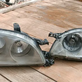 Авенсис фара