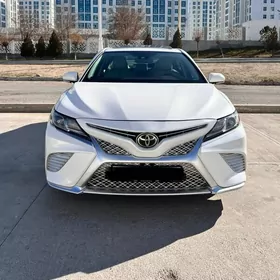 Toyota Camry 2018