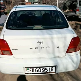 Toyota Echo 2001