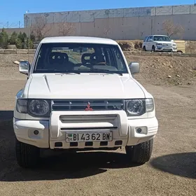 Mitsubishi Pajero 2000