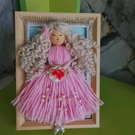 Креативная кукла в рамке.