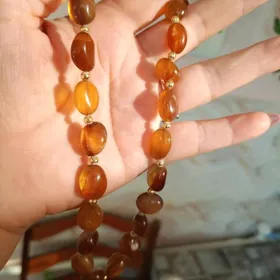 янтарные бусы