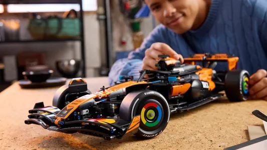 McLaren we Lego Lando Norrisiň çempionlyk bolidiniň nusgasyny döretdiler