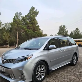 Toyota Sienna 2019