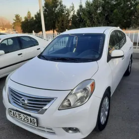 Nissan Versa 2013