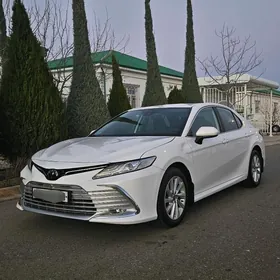 Toyota Camry 2021