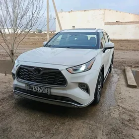 Toyota Highlander 2021