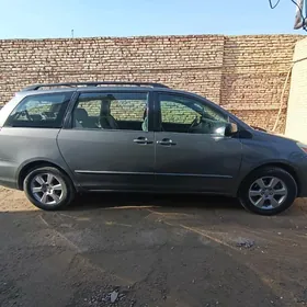 Toyota Sienna 2004