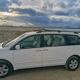 Toyota Sienna 2004