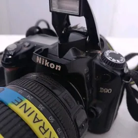 Nikon D90
