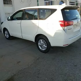 Toyota Innova 2020