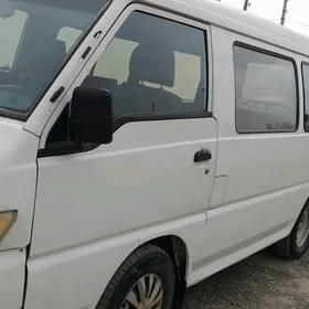 Toyota Hiace 2001