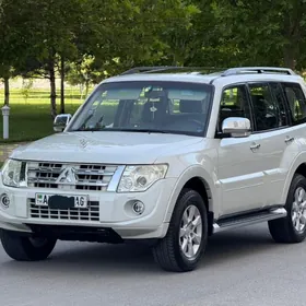 Mitsubishi Pajero 2012
