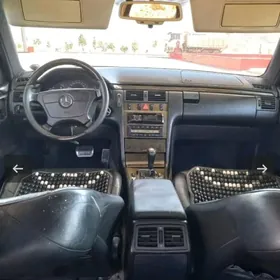 Mercedes-Benz E320 1997