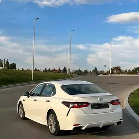Toyota Camry 2021