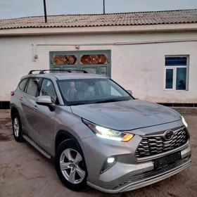 Toyota Highlander 2021